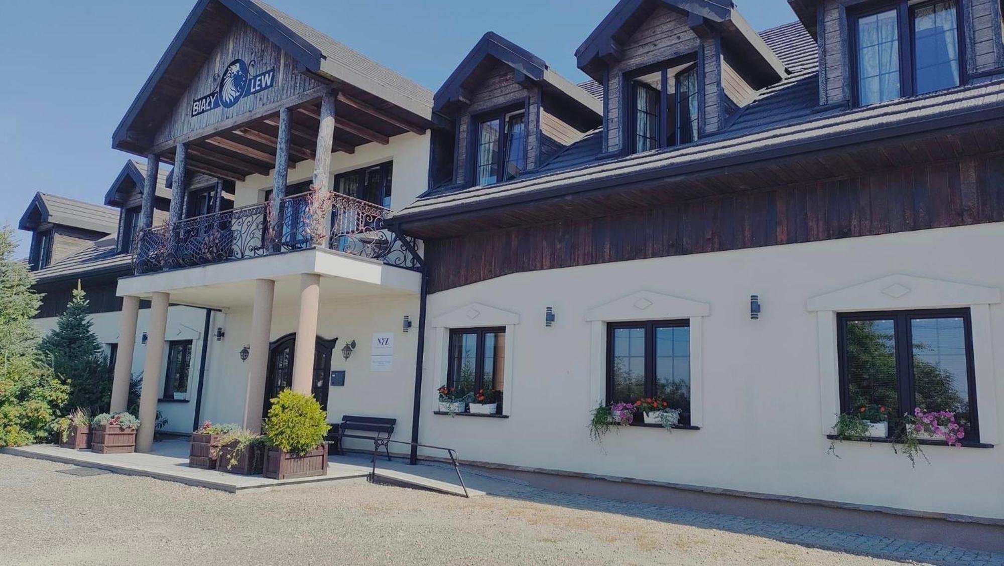 Osrodek Bialy Lew Bed & Breakfast Wojciechow  Bagian luar foto