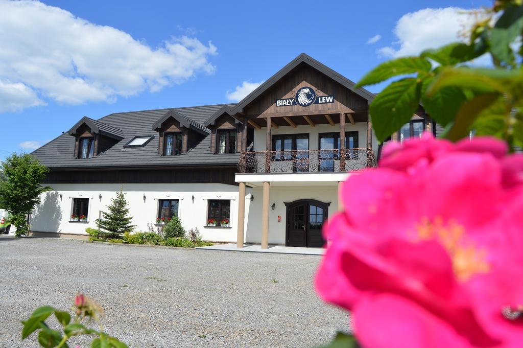Osrodek Bialy Lew Bed & Breakfast Wojciechow  Bagian luar foto
